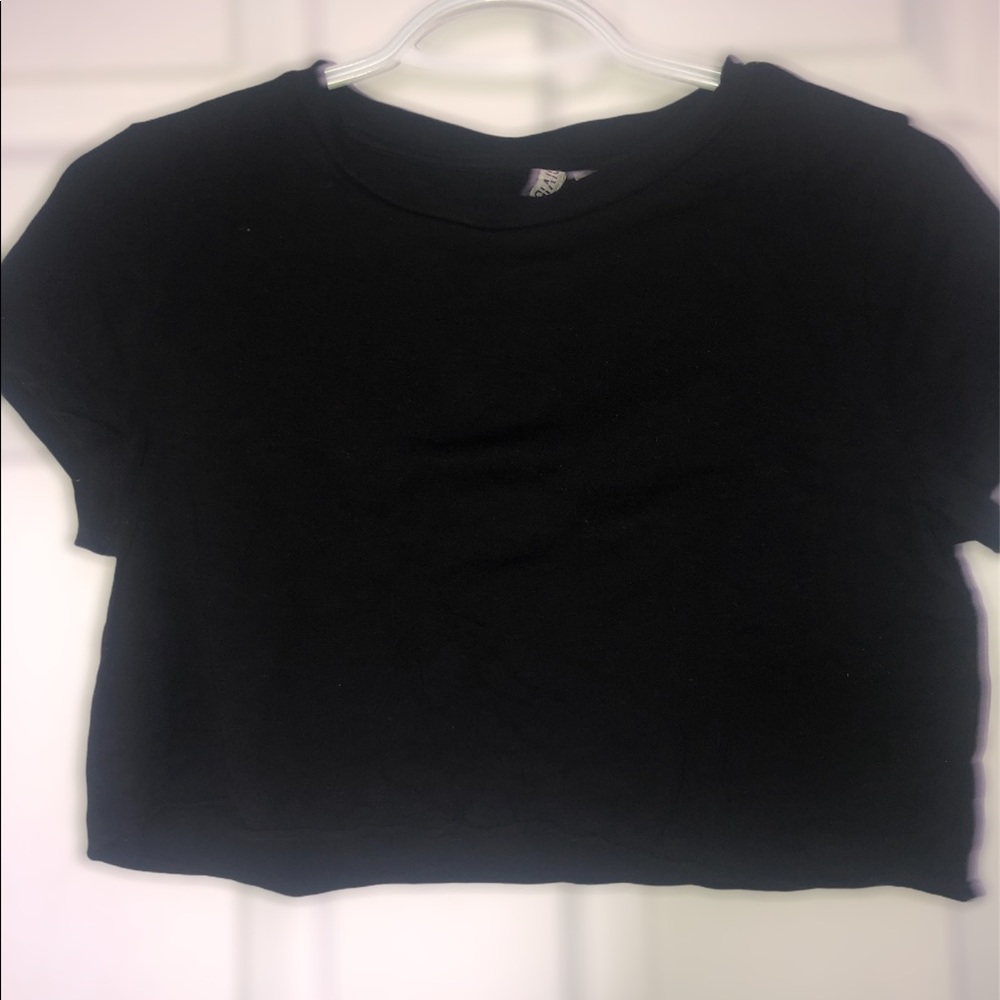 H&M SELF CROPPED BLACK T SHIRT